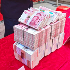 武汉讨债公司成功调解一对因借款纠纷闹得不可开交的姑侄，侄子郑某先后向姑姑谢某借款共计65000元